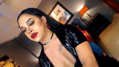 Snapshot of urmajestytyra chatting on 11.23.25 UrMajestyTyra online show from 11.23.25