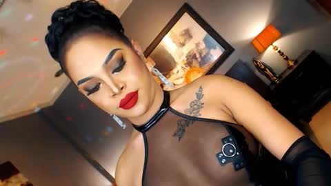 Snapshot of urmajestytyra chatting on 11.24.25 UrMajestyTyra online show from 11.24.25