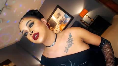 Snapshot of urmajestytyra chatting on 11.25.25 UrMajestyTyra online show from 11.25.25