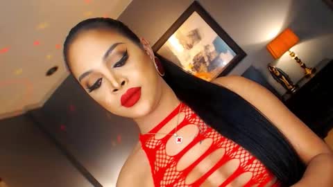 Snapshot of urmajestytyra chatting on 12.17.25 UrMajestyTyra online show from 12.17.25