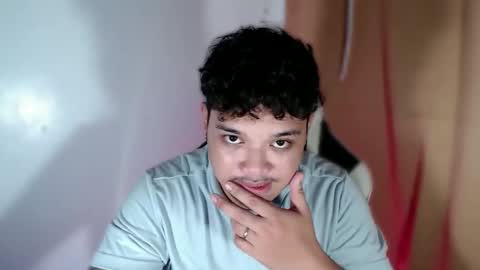 Snapshot of urmilky_shooterxx chatting on 10.10.25 Drei online show from 10.10.25