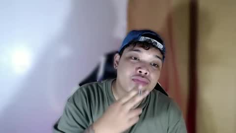 Snapshot of urmilky_shooterxx chatting on 10.14.25 Drei online show from 10.14.25