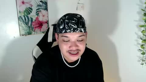 Snapshot of urmilky_shooterxx chatting on 11.17.25 Drei online show from 11.17.25