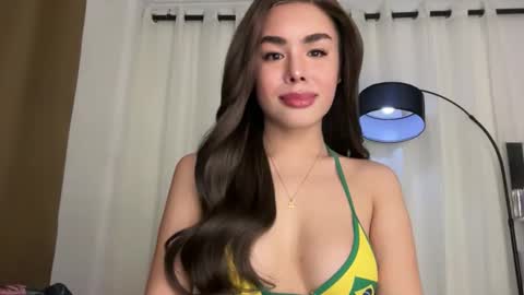 Snapshot of urprettyjaninexxx chatting on 06.05.26 Janine online show from 06.05.26