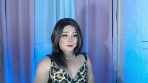 Snapshot of urqueen_cassandra chatting on 10.08.25 BEA online show from 10.08.25