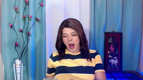 Snapshot of urqueen_cassandra chatting on 10.20.25 BEA online show from 10.20.25