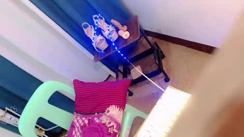 Snapshot of urqueen_cassandra chatting on 11.22.25 BEA online show from 11.22.25