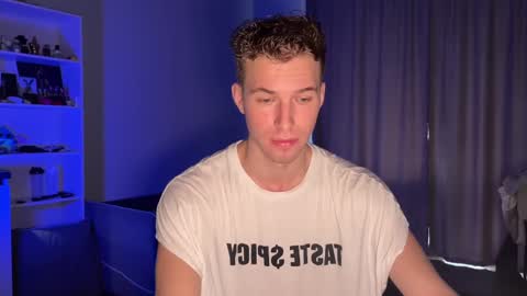 Snapshot of ursaotome chatting on 09.18.25 ursaotome online show from 09.18.25