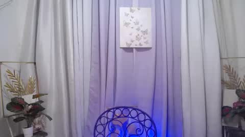 JUST CALL ME LLANA online show from 11.04.25