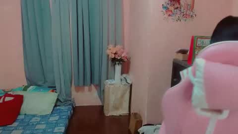 Snapshot of ursexy_michelle chatting on 12.17.24 Your Future Michelle online show from 12.17.24