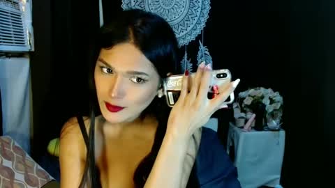 Snapshot of urthai_hotfilipinax chatting on 12.10.24 angel online show from 12.10.24