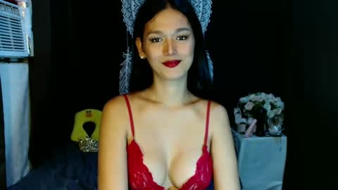 Snapshot of urthai_hotfilipinax chatting on 12.16.24 angel online show from 12.16.24