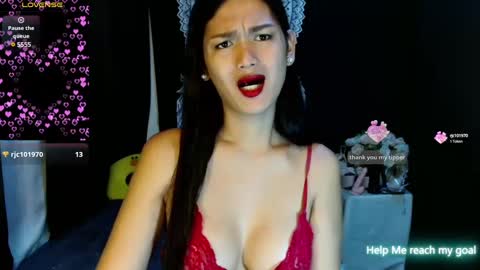 Snapshot of urthai_hotfilipinax chatting on 12.29.24 angel online show from 12.29.24