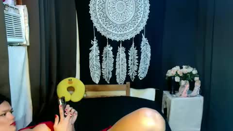 Snapshot of urthai_hotfilipinax chatting on 02.11.25 angel online show from 02.11.25