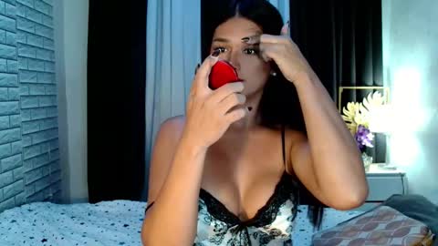 Snapshot of urthai_hotfilipinax chatting on 10.09.25 angel online show from 10.09.25