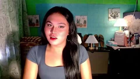 Snapshot of urunexpensivecamilla chatting on 11.30.25 YOURGIRLCAMILLA online show from 11.30.25