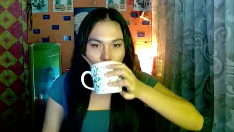 Snapshot of urunexpensivecamilla chatting on 12.17.25 YOURGIRLCAMILLA online show from 12.17.25