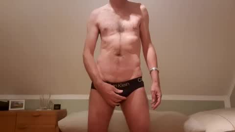 Snapshot of uwe_online chatting on 11.04.25 UWE online show from 11.04.25