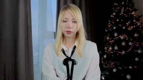 Snapshot of uwu_flower chatting on 02.14.26 Chloe online show from 02.14.26