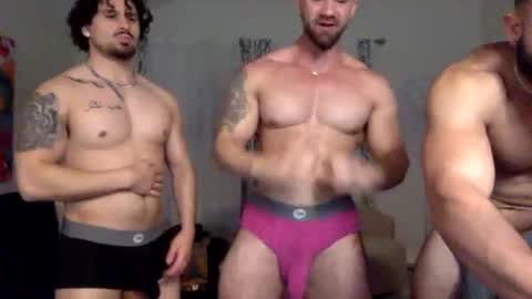 Snapshot of v4lenci chatting on 10.25.25 Valenci online show from 10.25.25