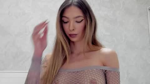 Mia online show from 10.30.25