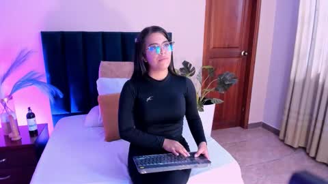 VaiaLowell online show from 03.02.26