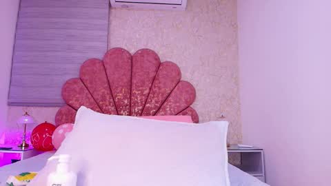 Snapshot of vaiolet_colls chatting on 02.12.26 Vaiolet colls online show from 02.12.26