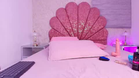 Vaiolet colls online show from 06.19.26