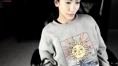 Vaioleth online show from 12.21.25