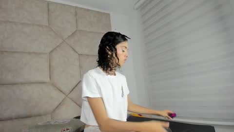 V A I O L E T T  S M I T H online show from 09.20.25