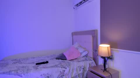 Snapshot of vale_kross chatting on 12.02.24 HI IM NEW online show from 12.02.24