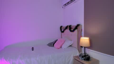 Snapshot of vale_kross chatting on 12.11.24 HI IM NEW online show from 12.11.24