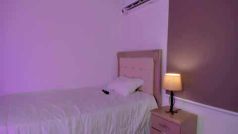 Snapshot of vale_kross chatting on 01.04.25 HI IM NEW online show from 01.04.25