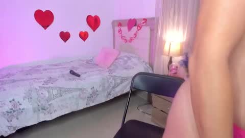 Snapshot of vale_kross chatting on 02.15.25 HI IM NEW online show from 02.15.25