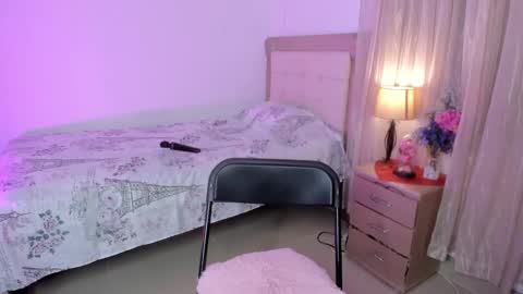 Snapshot of vale_kross chatting on 02.22.25 HI IM NEW online show from 02.22.25