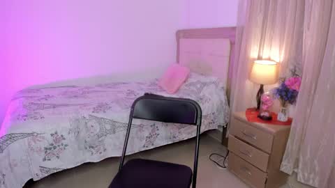 Snapshot of vale_kross chatting on 02.27.25 HI IM NEW online show from 02.27.25