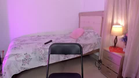 Snapshot of vale_kross chatting on 03.12.25 HI IM NEW online show from 03.12.25