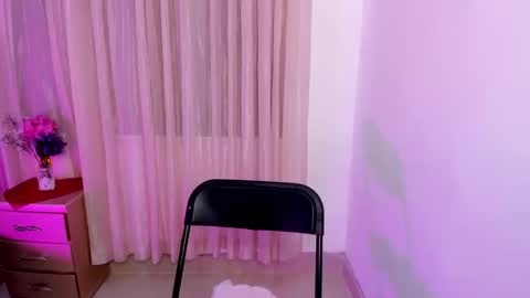 Snapshot of vale_kross chatting on 09.09.25 HI IM NEW online show from 09.09.25