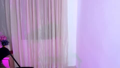 Snapshot of vale_kross chatting on 10.02.25 HI IM NEW online show from 10.02.25