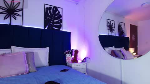 Snapshot of valeery_gomez chatting on 11.04.25 Tifanny online show from 11.04.25