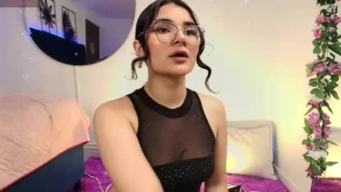 Snapshot of valeery_gomez chatting on 11.18.25 Tifanny online show from 11.18.25