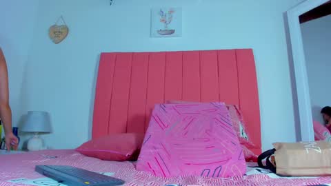 Snapshot of valen_rose0 chatting on 01.25.25 VALENTINA 3 online show from 01.25.25