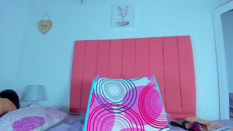 Snapshot of valen_rose0 chatting on 02.14.25 VALENTINA 3 online show from 02.14.25