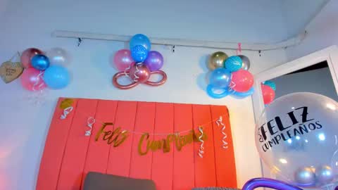 Snapshot of valen_rose0 chatting on 10.22.25 VALENTINA 3 online show from 10.22.25