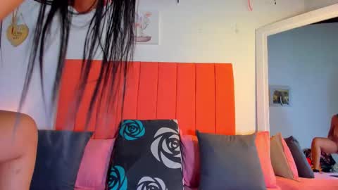 Snapshot of valen_rose0 chatting on 10.27.25 VALENTINA 3 online show from 10.27.25