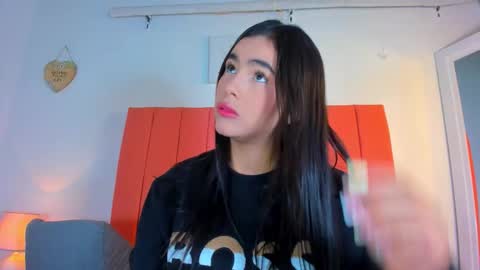 Snapshot of valen_rose0 chatting on 11.19.25 VALENTINA 3 online show from 11.19.25