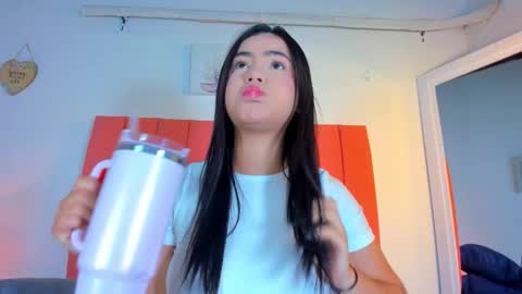 Snapshot of valen_rose0 chatting on 11.22.25 VALENTINA 3 online show from 11.22.25