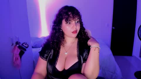 valen_smile_ online show from 12.18.24