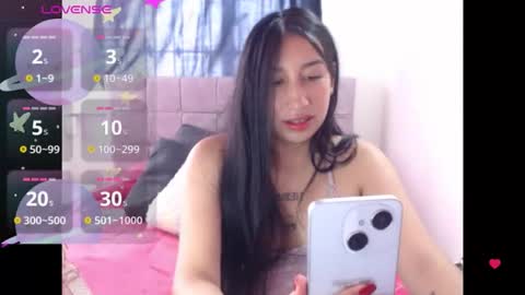 Snapshot of valen_tina33 chatting on 12.17.25 Valentina online show from 12.17.25