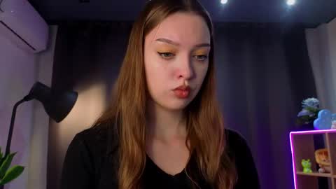 Snapshot of valeneschindele chatting on 11.14.25 Lisa online show from 11.14.25